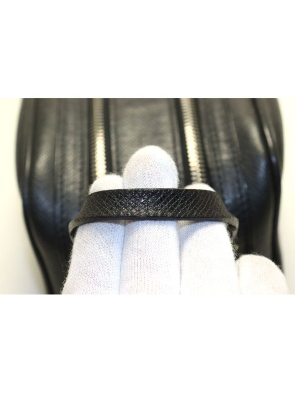 ★SOLD★ Louis Vuitton Taiga Trousse Yvan Leather Second Bag - Picture 5 of 8